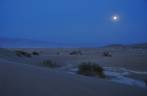 Belíssimo luar sobre as dunas de 'Mesquite Dunes', no Death Valley National Park, na Califórinia - EUA